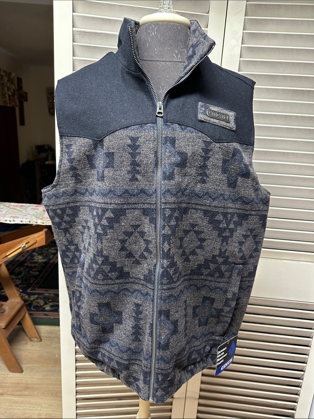 Cinch Men’s Navy and Gray Geometric Zip-Up Vest